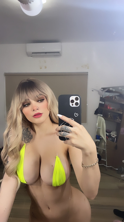 OnlyFans हेडर तस्वीर karelyruizoficial
