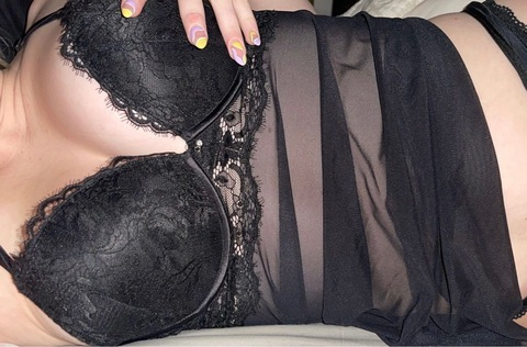 OnlyFans üst resmi karleeburb