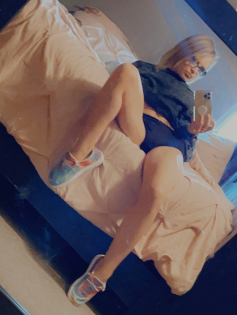 OnlyFans header picture lil_bit01