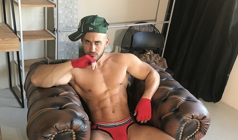 OnlyFansヘッダー写真 lucasyfit
