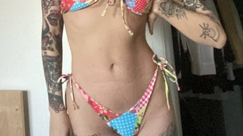 OnlyFansヘッダー写真 marxmanifestoxxxxxxx