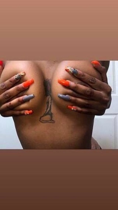 OnlyFans üst resmi mdafreak