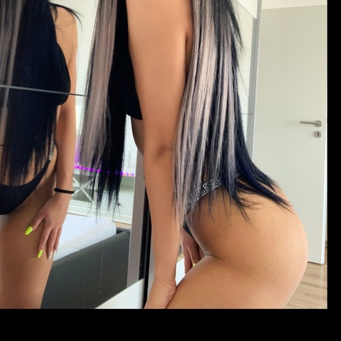 Image d'en-tête OnlyFans medeea_larisa