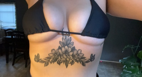 Gambar header OnlyFans megxofans