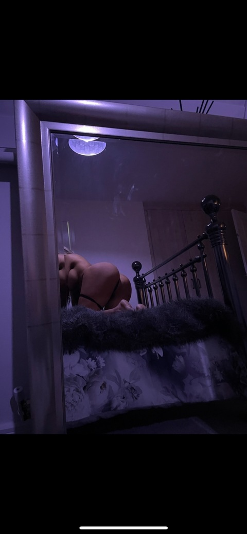 Снимка на заглавие на OnlyFans miarosebx