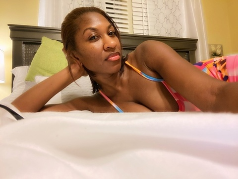 OnlyFansヘッダー写真 missnaturalkfeet