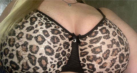 Imagen de encabezado de OnlyFans de monafun