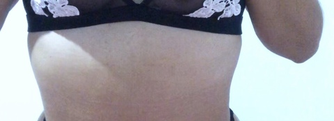 OnlyFans 헤더 사진 monioutofcontext