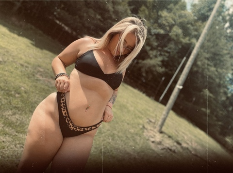 OnlyFans हेडर तस्वीर montanalegg