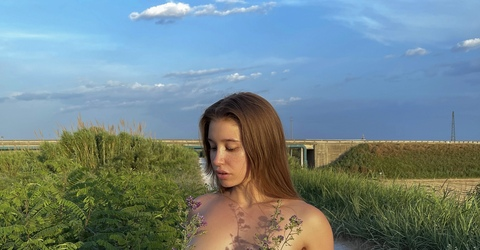 Image d'en-tête OnlyFans moonchild_777