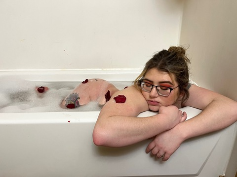 Снимка на заглавие на OnlyFans mother_mary666