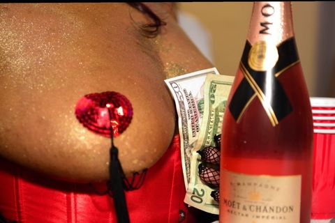 OnlyFans 헤더 사진 mskevie