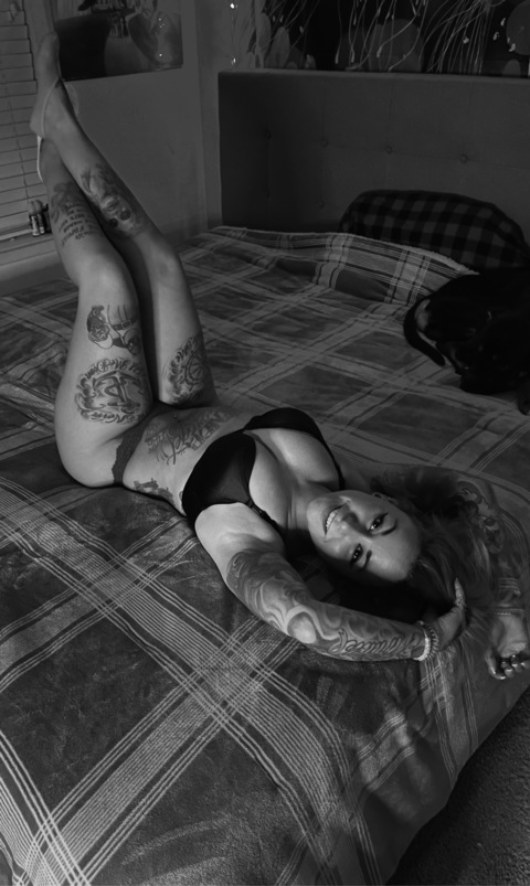 OnlyFans 헤더 사진 naughtylana69