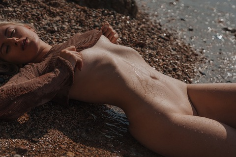 OnlyFansヘッダー写真 nightivy