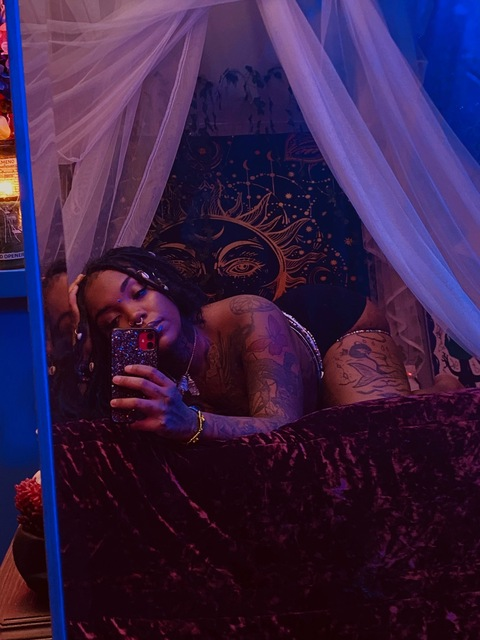 OnlyFansヘッダー写真 nolathegoddess