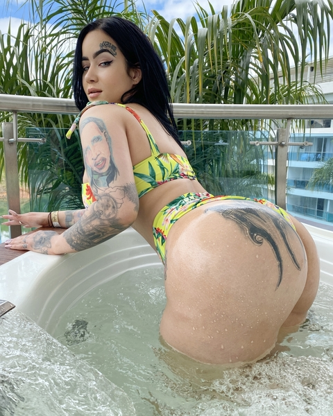 OnlyFans हेडर तस्वीर nyablu