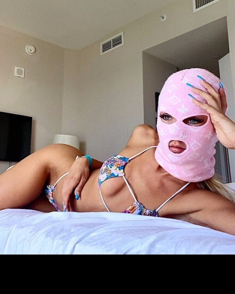 OnlyFans üst resmi officialskimaskgirl