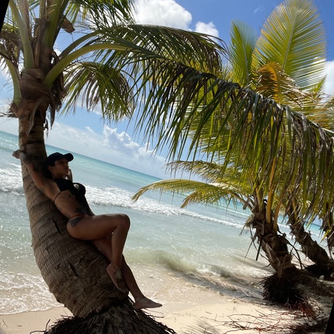 OnlyFans 헤더 사진 petitesexynicole