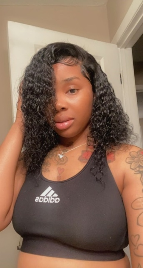 OnlyFans हेडर तस्वीर prettyazztara