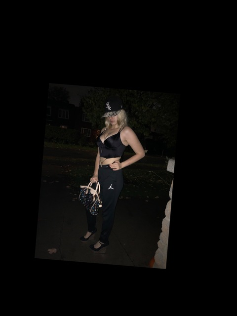 OnlyFans üst resmi r0s3bl00d