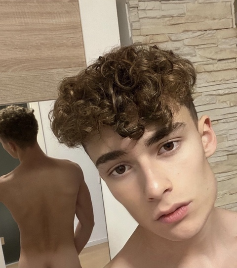 OnlyFansヘッダー写真 romeo_twi