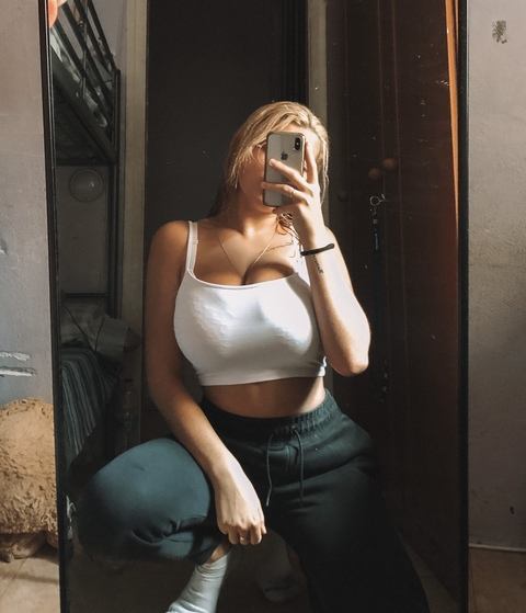 OnlyFans 헤더 사진 roro10616