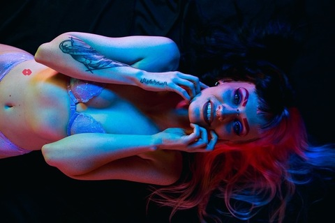 OnlyFansヘッダー写真 sammiebeare