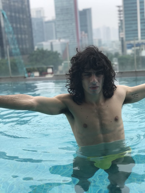 Снимка на заглавие на OnlyFans self-exciting