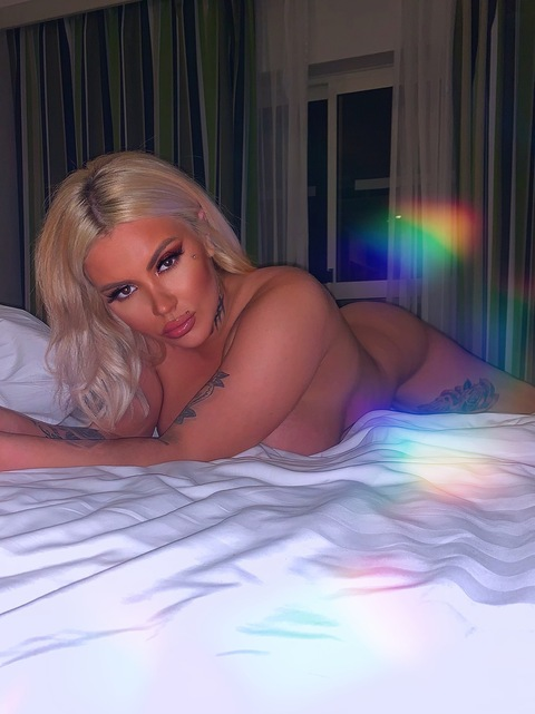 OnlyFansヘッダー写真 shyliroseofficialvip