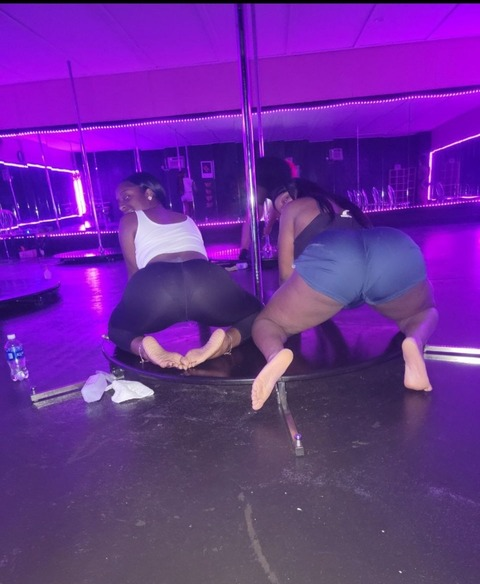 Image d'en-tête OnlyFans sinfulstepsisterss