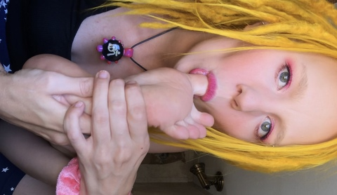 OnlyFansヘッダー写真 smokensoles