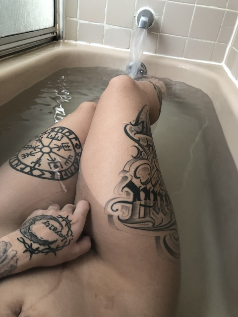 OnlyFans हेडर तस्वीर sowilo