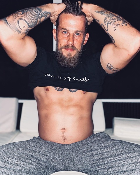 Obraz nagłówka OnlyFans stonedcarpentry