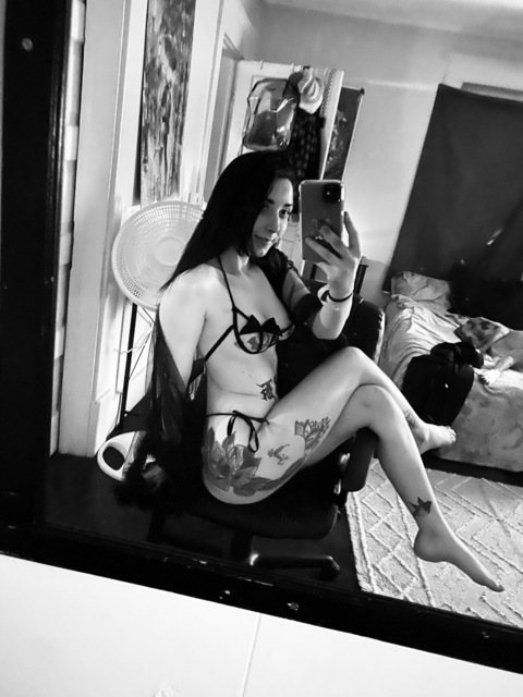 Снимка на заглавие на OnlyFans sweeetpeeaa