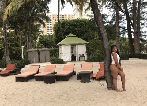 Снимка на заглавие на OnlyFans sweetshi88