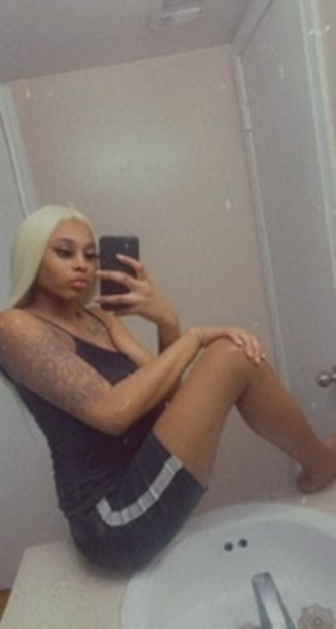 Obraz nagłówka OnlyFans tharealnenebalenciaga