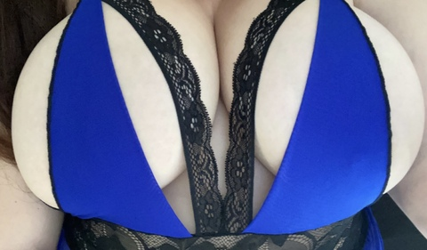 OnlyFans üst resmi thatonecargirl