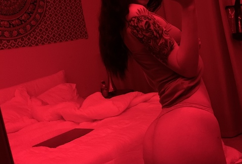 Image d'en-tête OnlyFans tinyyyyyk