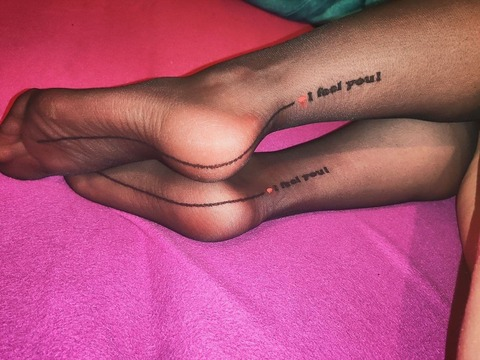 Imagen de encabezado de OnlyFans de toohotfeetforyou