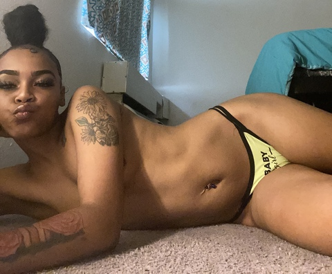 Image d'en-tête OnlyFans troubleed