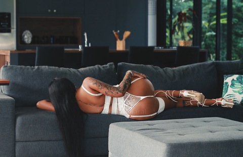 OnlyFans 헤더 사진 tscarlaamaral