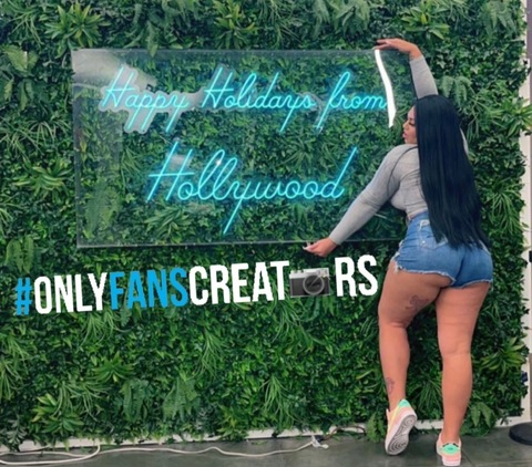 OnlyFans üst resmi tsirina