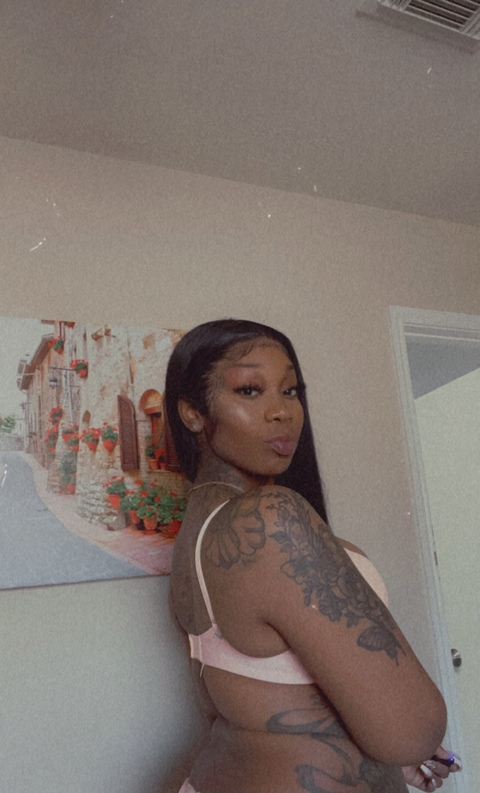 Image d'en-tête OnlyFans tsyattie