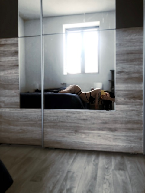 OnlyFans header picture victoire.wbd