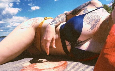 OnlyFans 헤더 사진 villanelle_m1