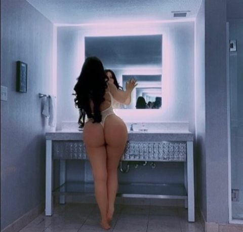 Image d'en-tête OnlyFans violetblankk