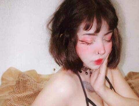 OnlyFans 헤더 사진 violetdazee