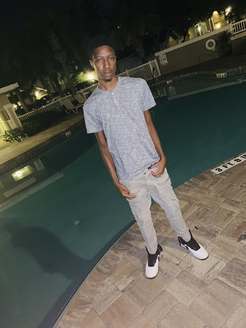 Immagine di copertina OnlyFans watchmespill