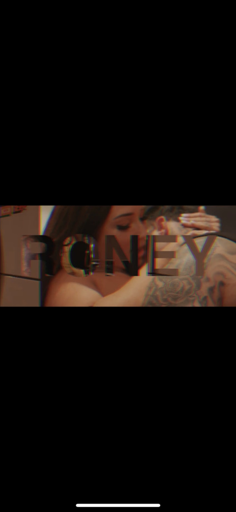 OnlyFans हेडर तस्वीर whereisroney