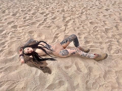 OnlyFans हेडर तस्वीर winonaswasteland